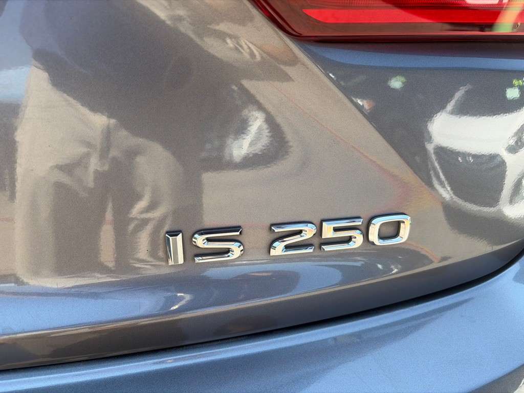 2015 Lexus IS Image 26