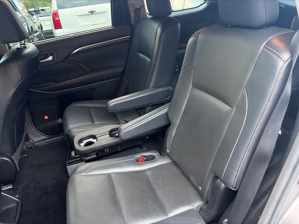2015 Toyota Highlander Image 8