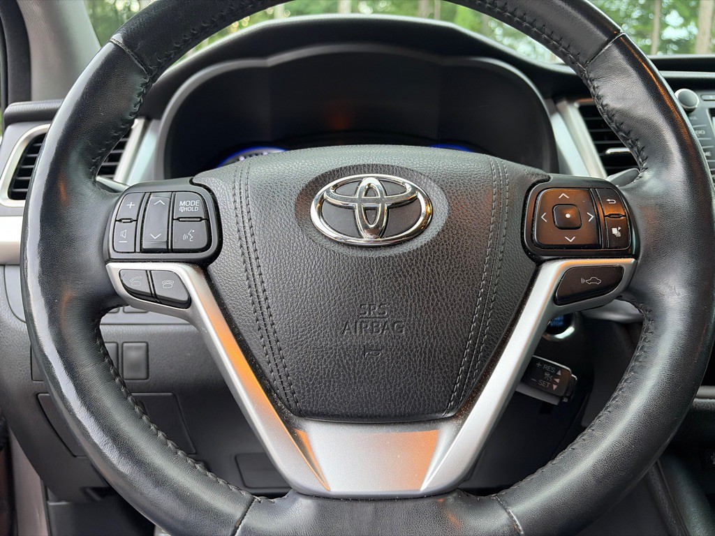 2015 Toyota Highlander Image 13