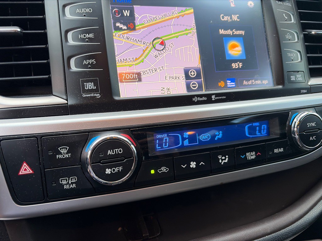 2015 Toyota Highlander Image 19