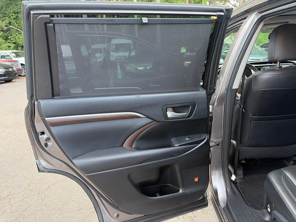 2015 Toyota Highlander Image 32