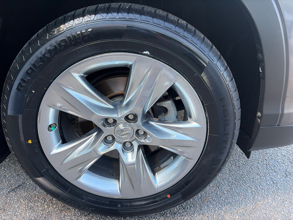 2015 Toyota Highlander Image 39