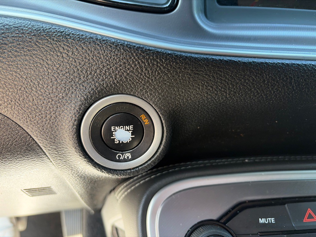 2019 Dodge Challenger Image 15