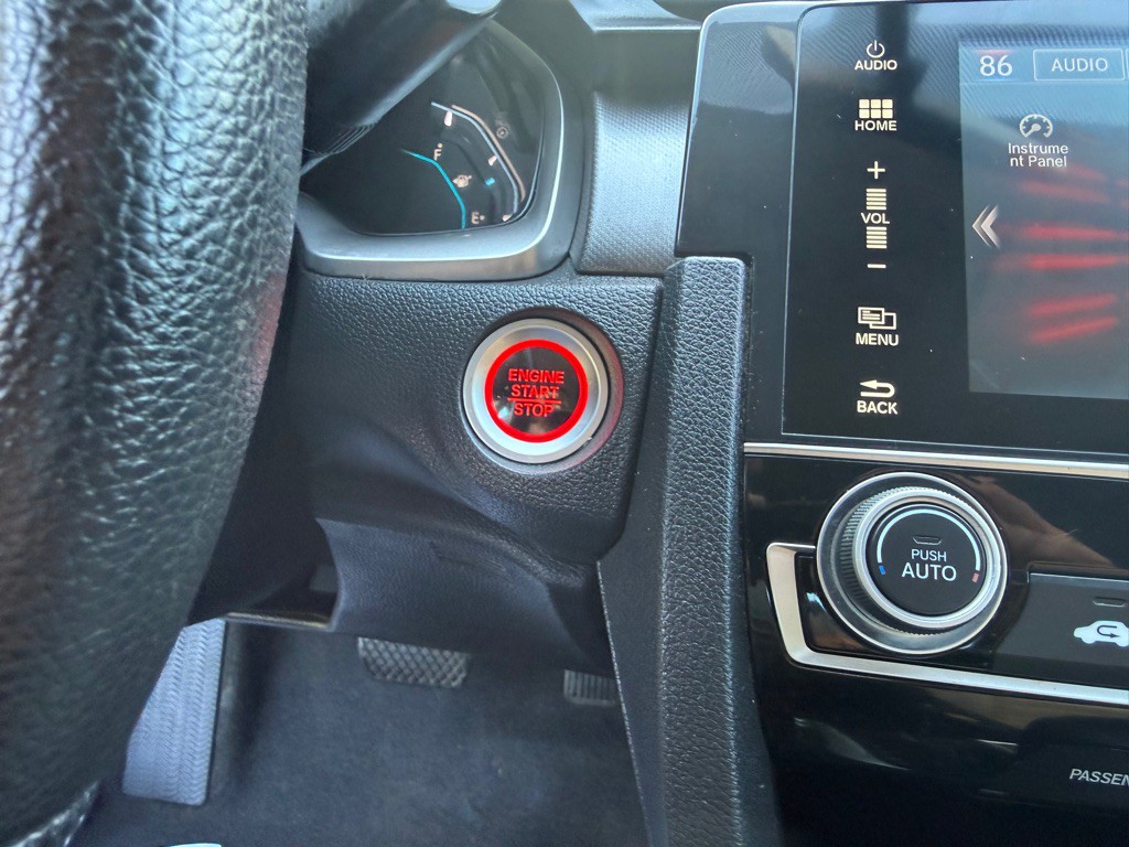2017 Honda Civic Image 16
