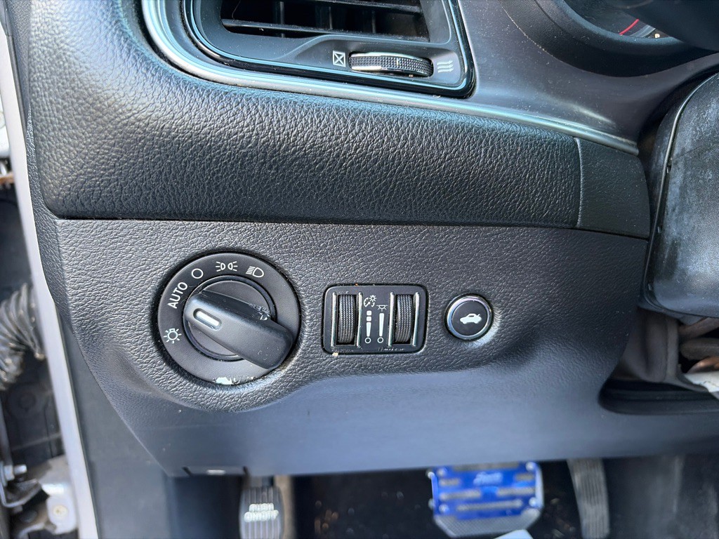 2015 Dodge Challenger Image 14