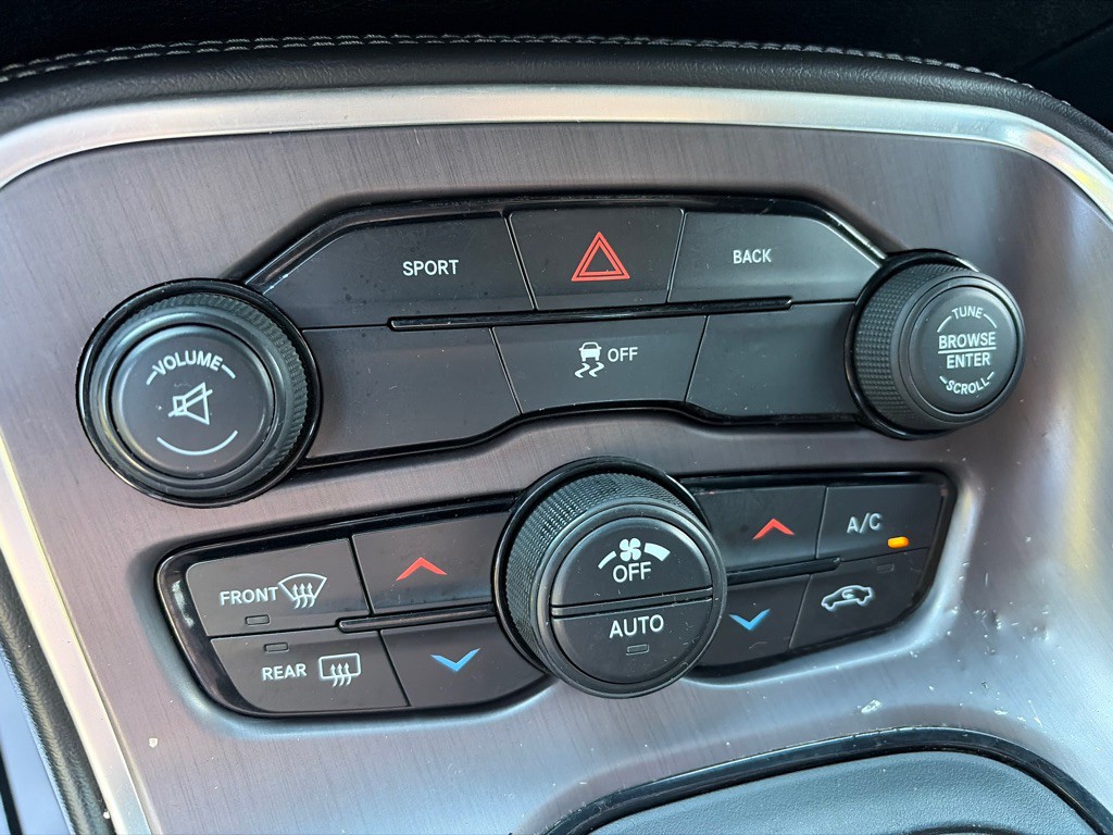 2015 Dodge Challenger Image 17