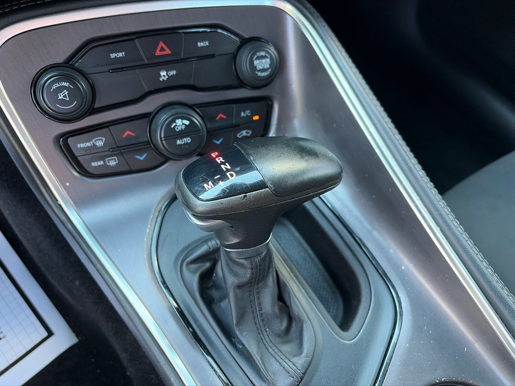 2015 Dodge Challenger Image 18