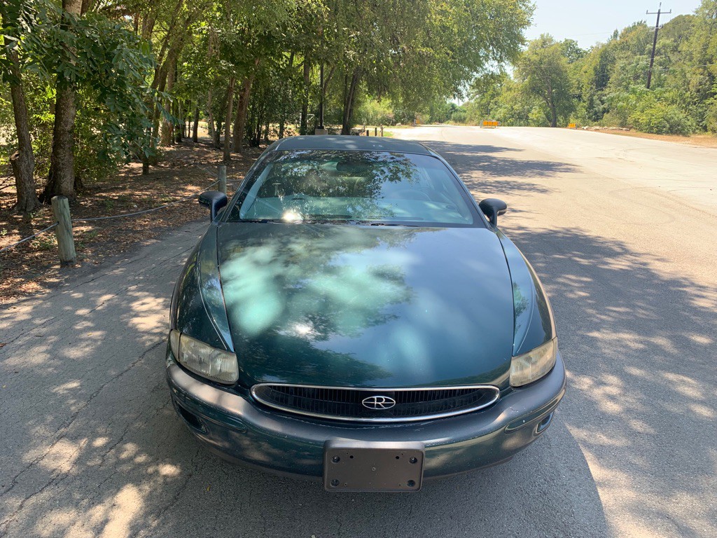 1997 Buick Riviera Image 2