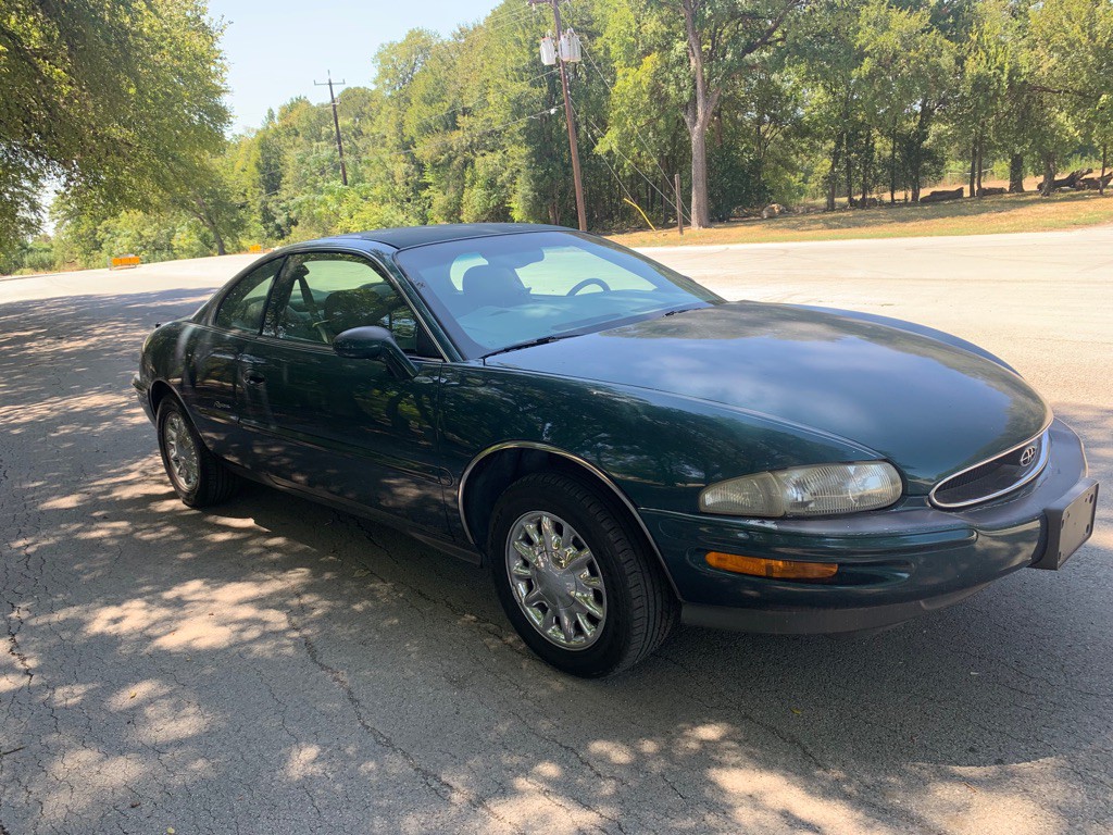 1997 Buick Riviera Image 3