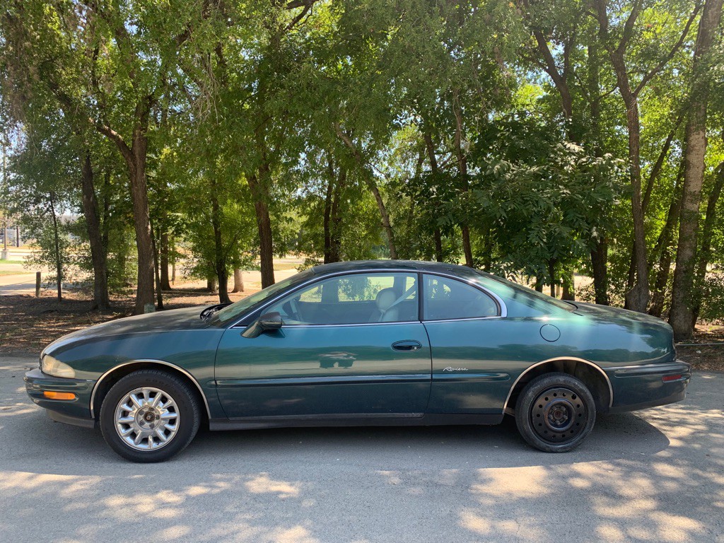 1997 Buick Riviera Image 4