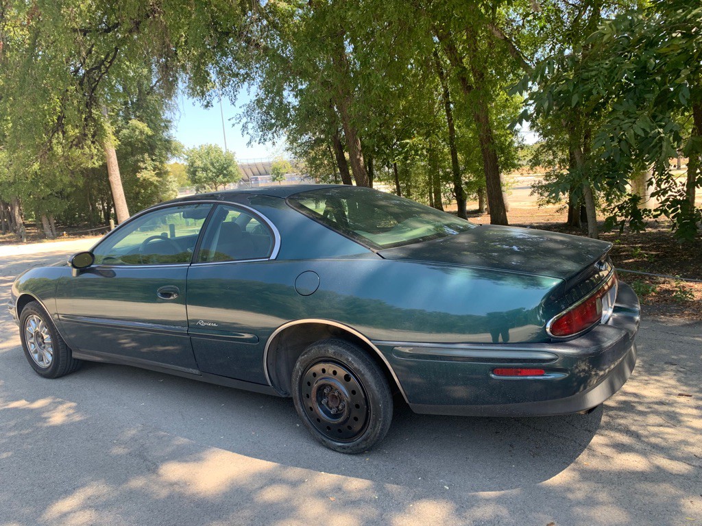 1997 Buick Riviera Image 8