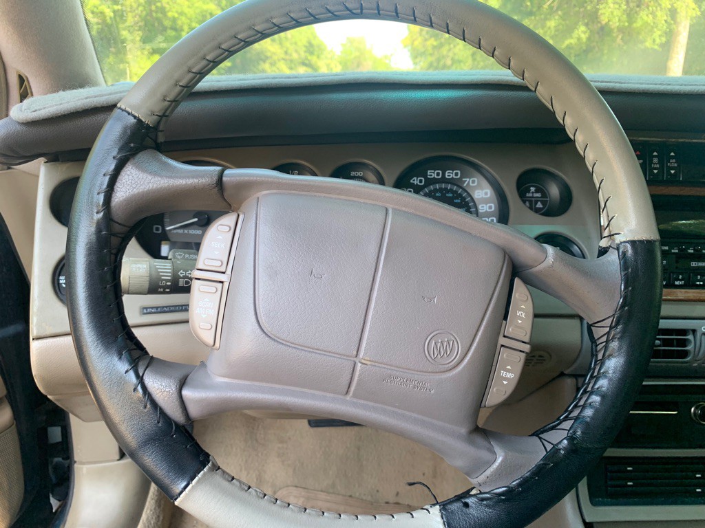 1997 Buick Riviera Image 17