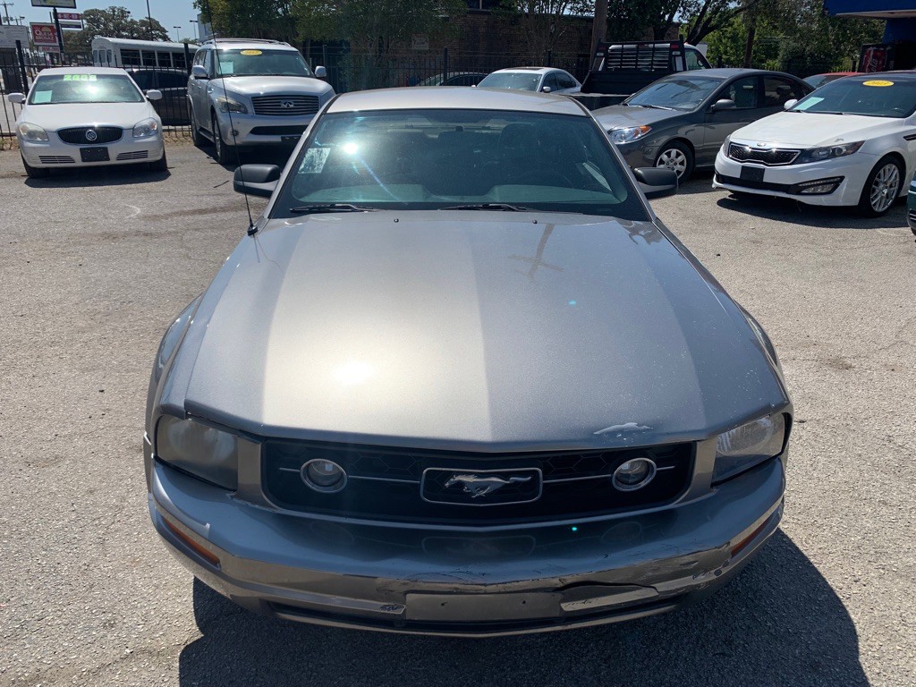 2008 Ford Mustang Image 2