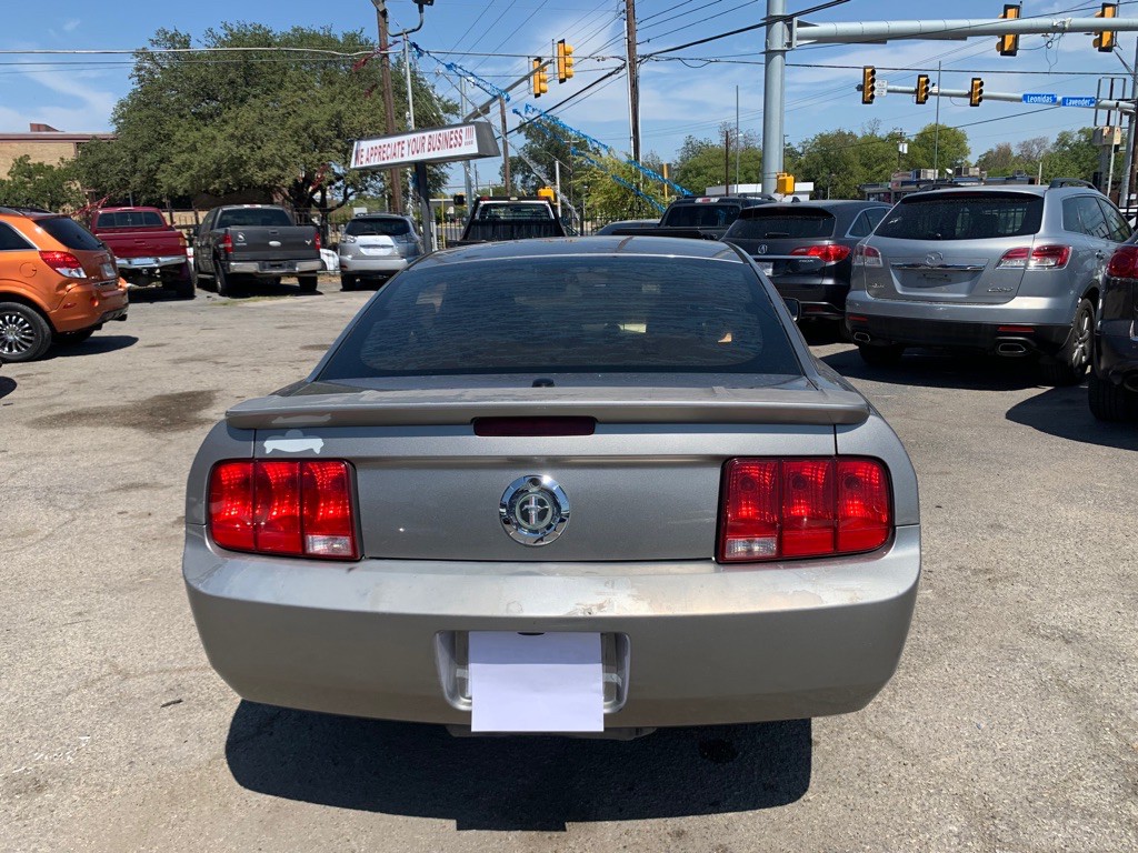 2008 Ford Mustang Image 8