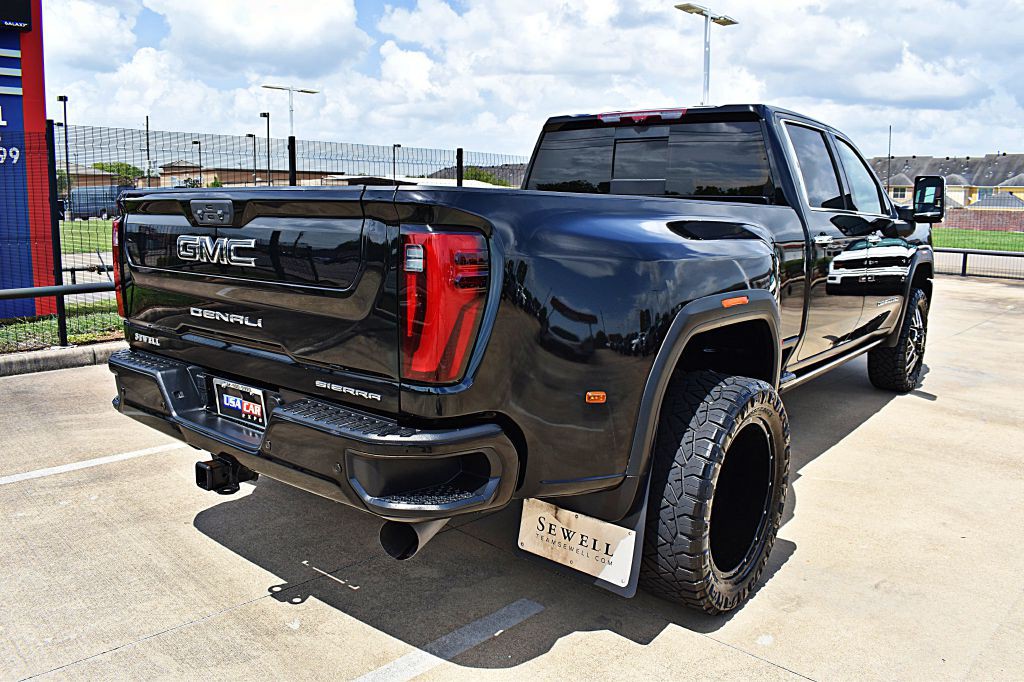 2024 GMC Sierra Image 8