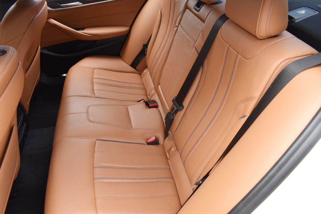 2018 BMW 5 Series Image 19