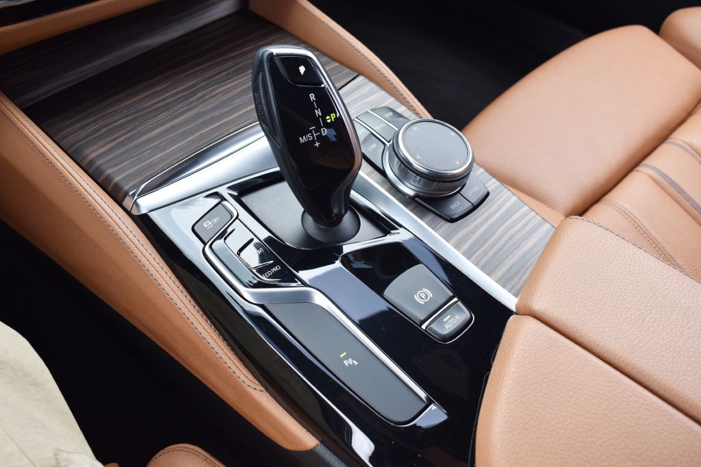 2018 BMW 5 Series Image 31