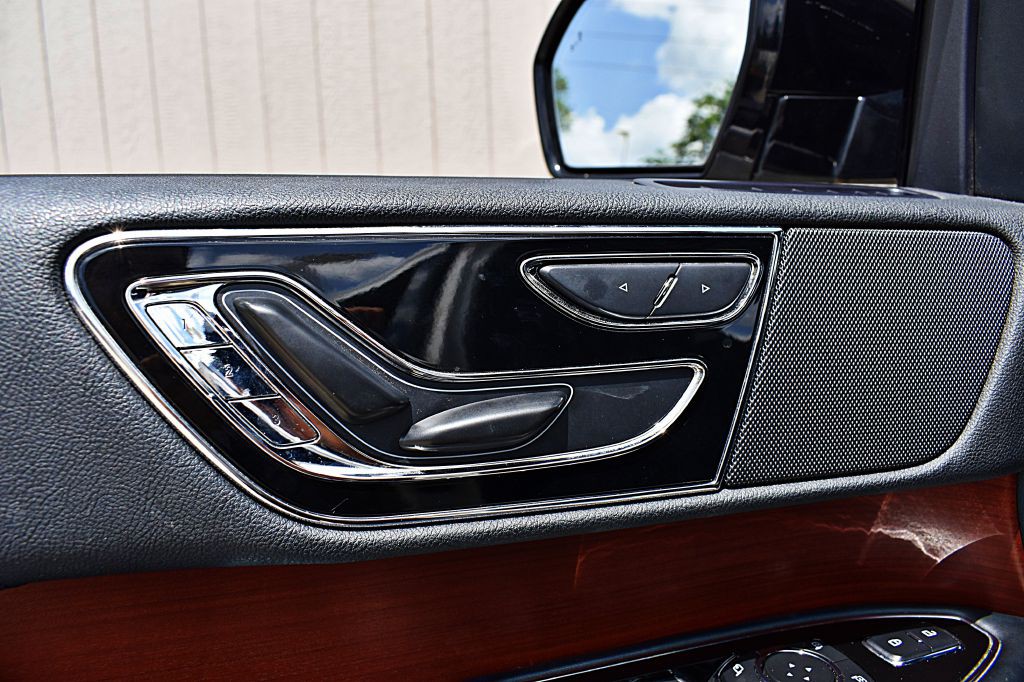2020 Lincoln Navigator Image 38