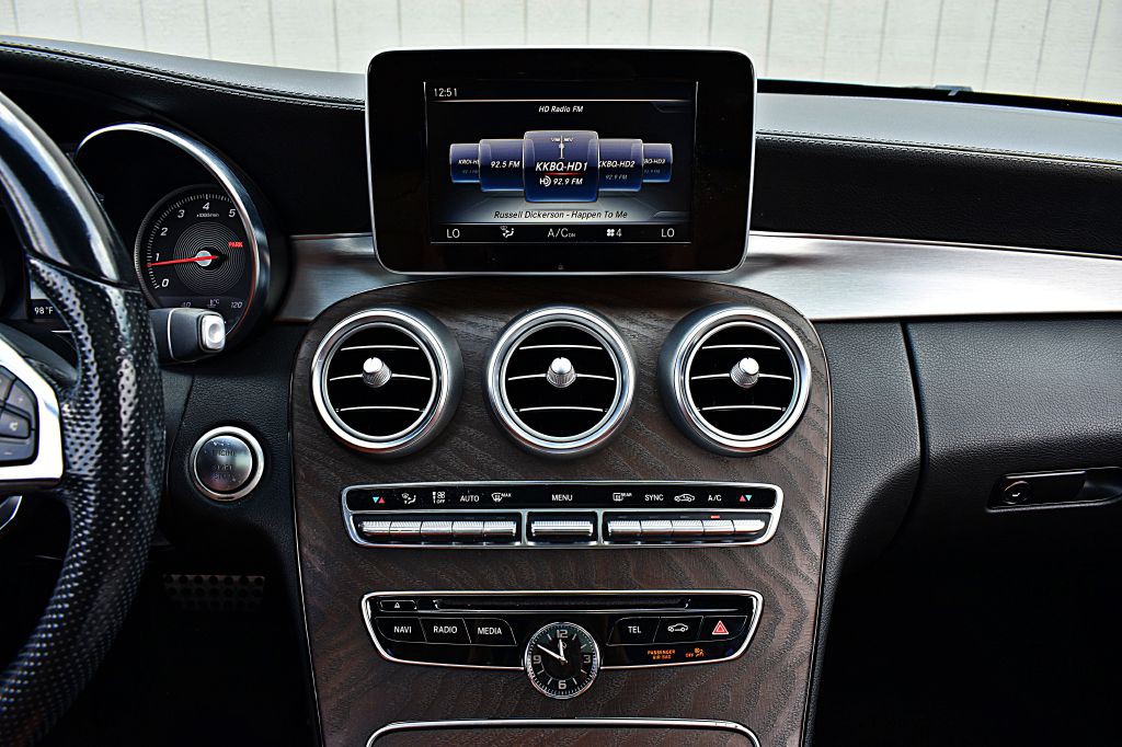 2017 Mercedes-Benz C-Class Image 26