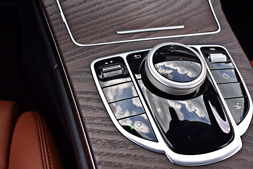 2017 Mercedes-Benz C-Class Image 32