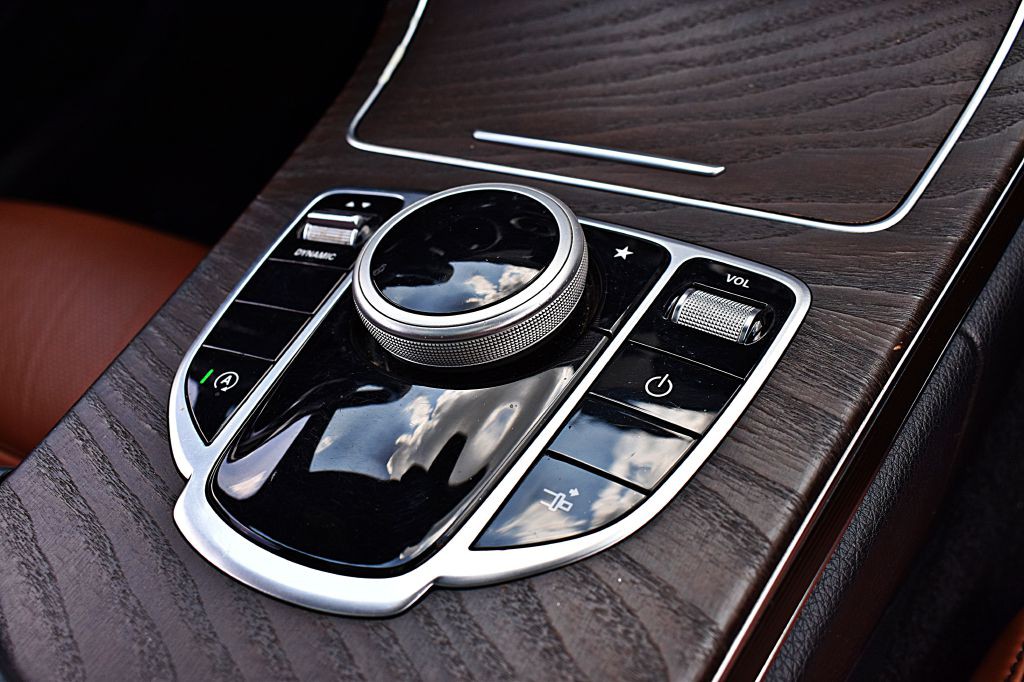 2017 Mercedes-Benz C-Class Image 33