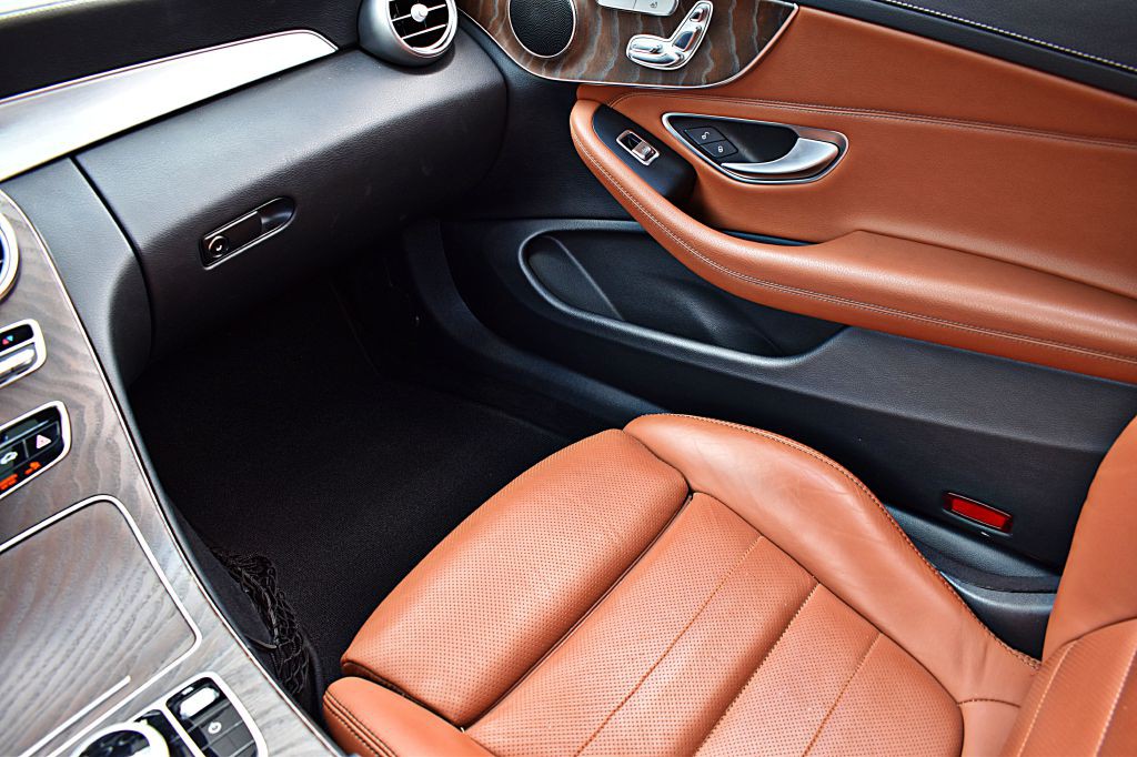 2017 Mercedes-Benz C-Class Image 34