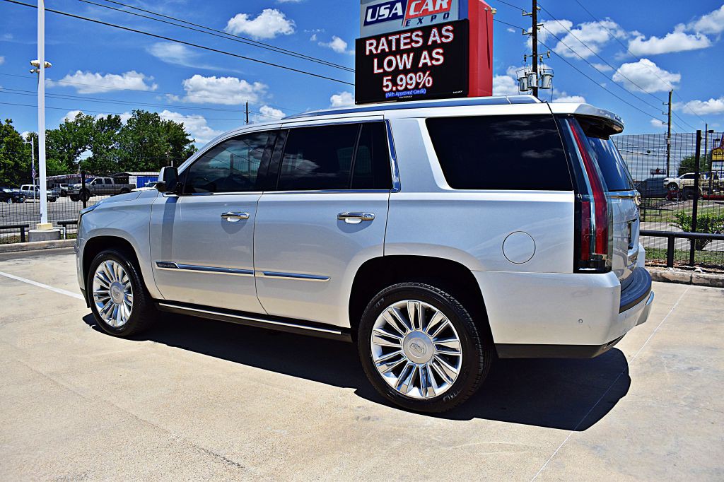 2017 Cadillac Escalade Image 9