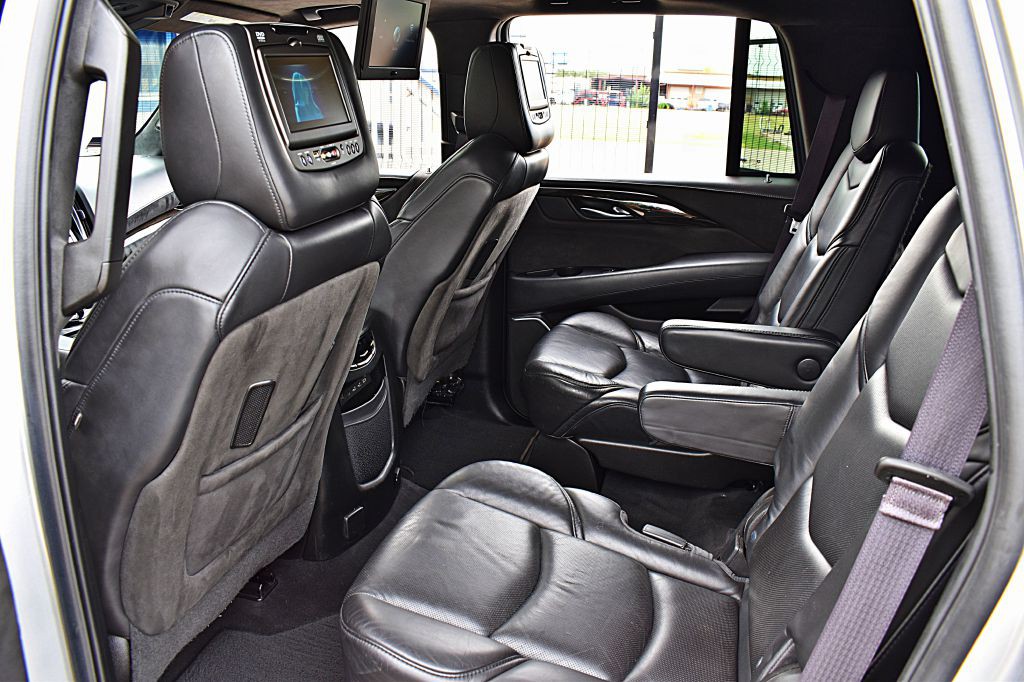 2017 Cadillac Escalade Image 17