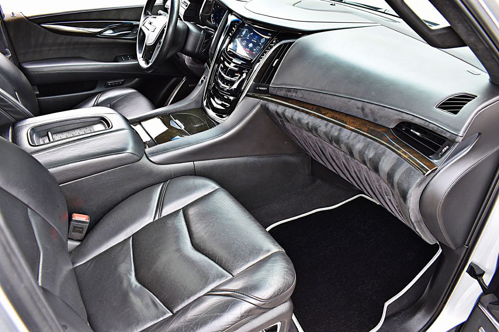 2017 Cadillac Escalade Image 20