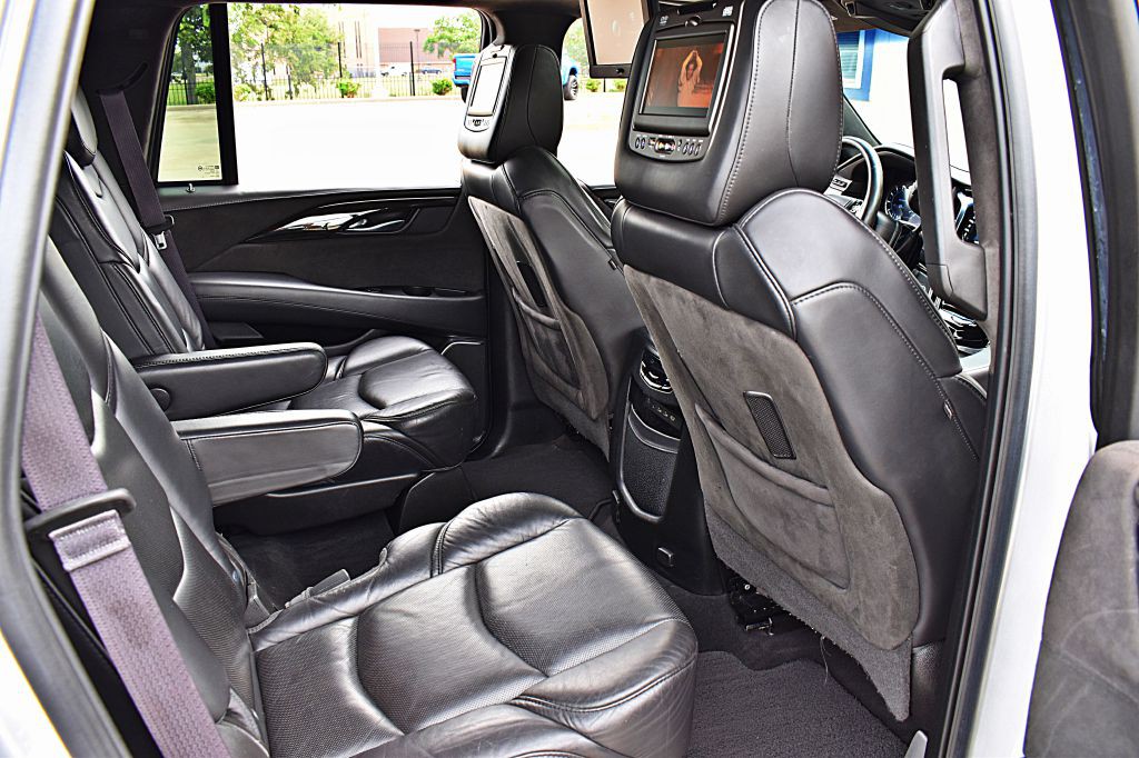2017 Cadillac Escalade Image 22