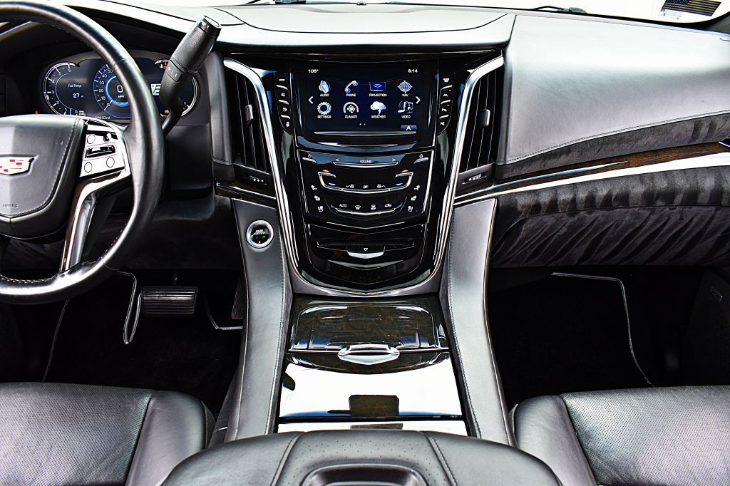 2017 Cadillac Escalade Image 28