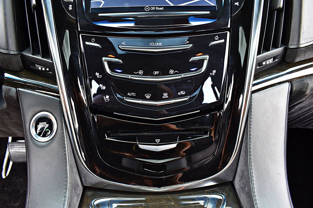 2017 Cadillac Escalade Image 35