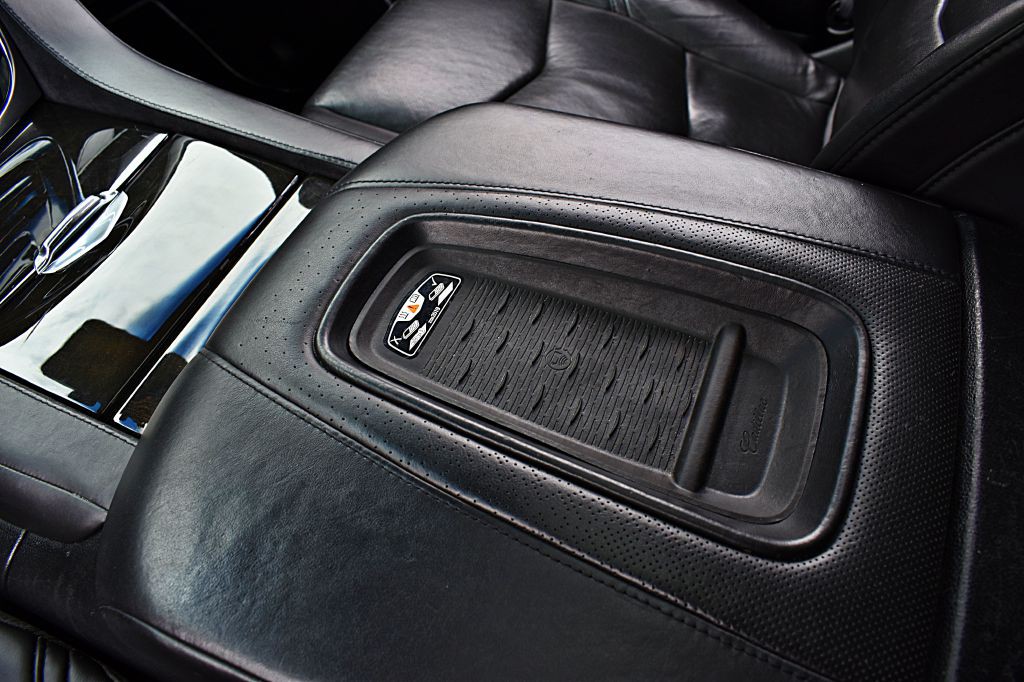 2017 Cadillac Escalade Image 38