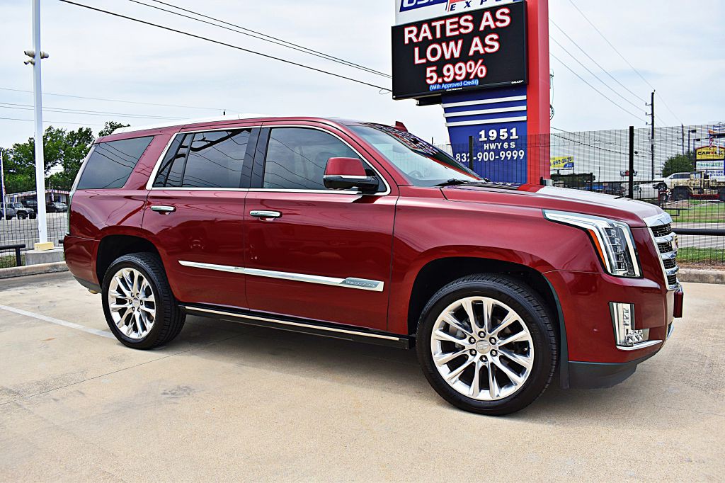 2017 Cadillac Escalade Image 3