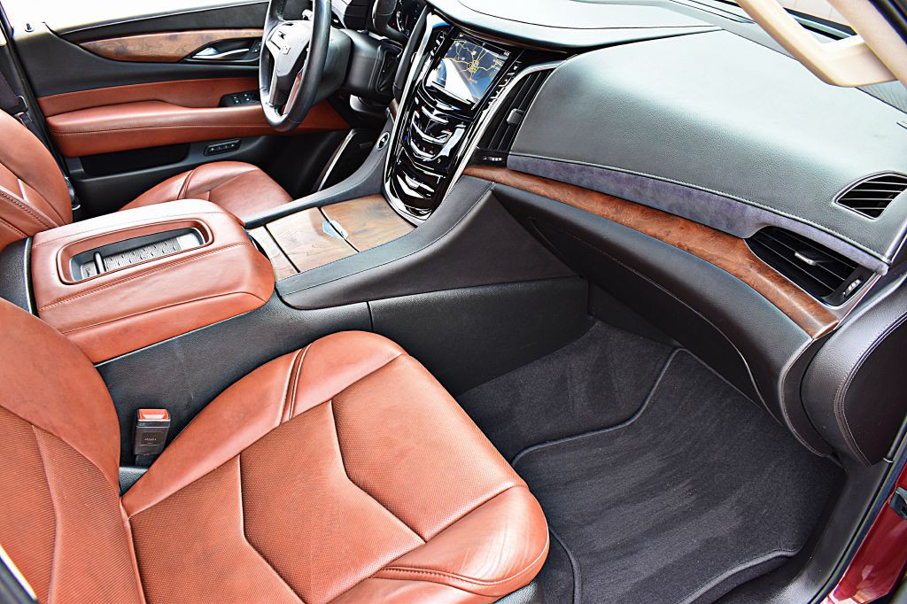 2017 Cadillac Escalade Image 21