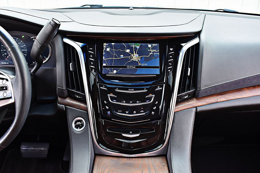 2017 Cadillac Escalade Image 30