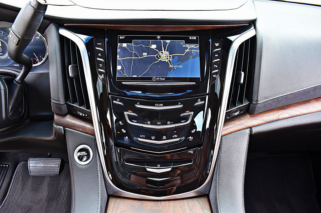 2017 Cadillac Escalade Image 31