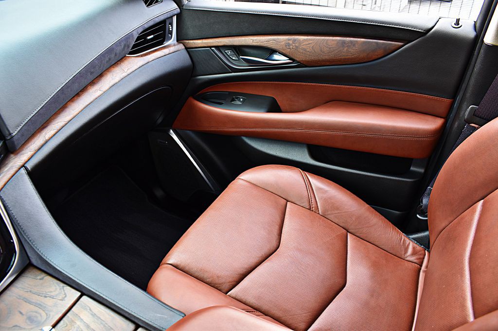 2017 Cadillac Escalade Image 39