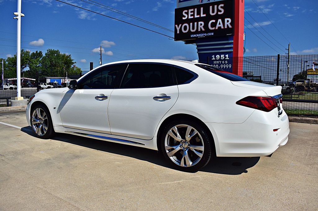 2018 INFINITI Q70 Image 9