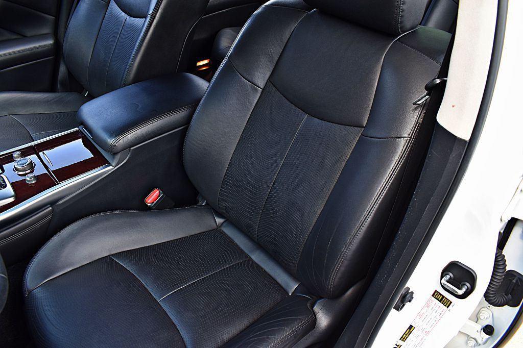 2018 INFINITI Q70 Image 16