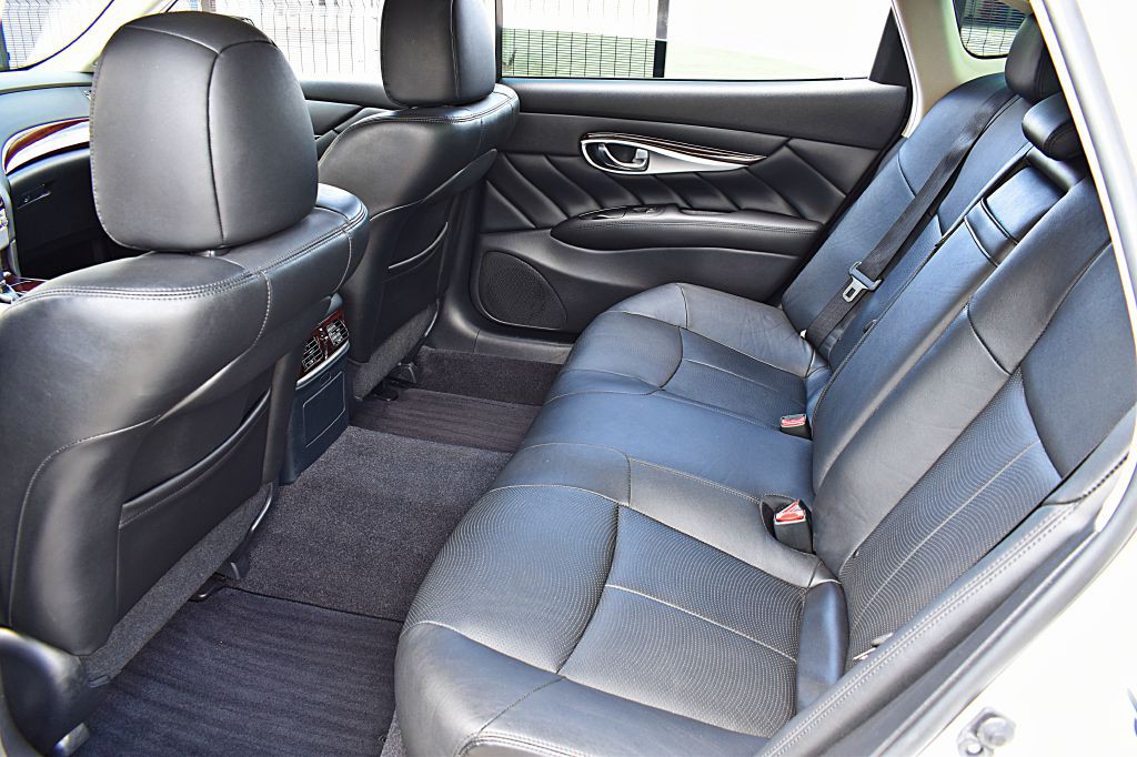 2018 INFINITI Q70 Image 17