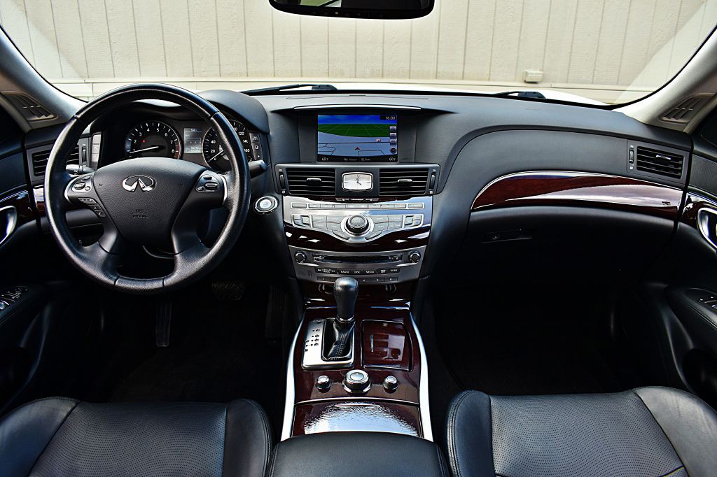 2018 INFINITI Q70 Image 23