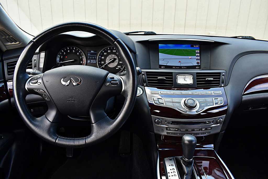 2018 INFINITI Q70 Image 24