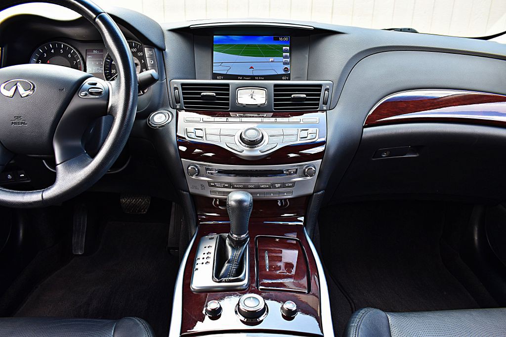 2018 INFINITI Q70 Image 26