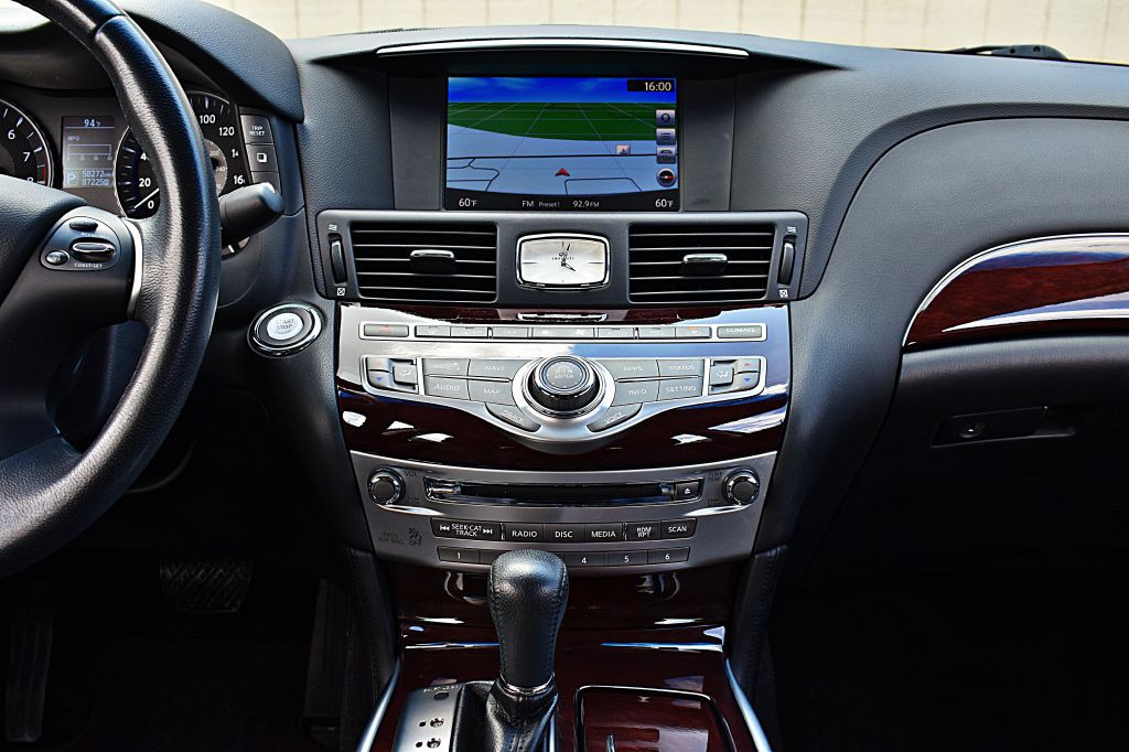 2018 INFINITI Q70 Image 27