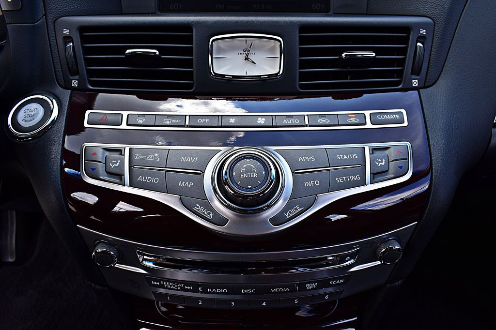 2018 INFINITI Q70 Image 29