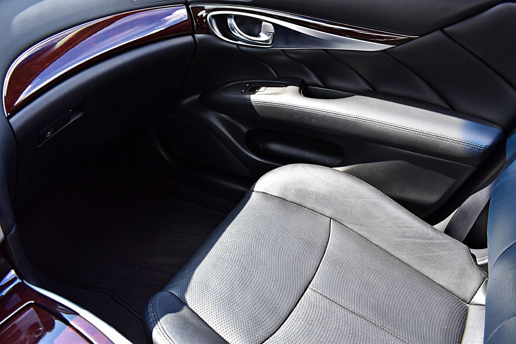 2018 INFINITI Q70 Image 37