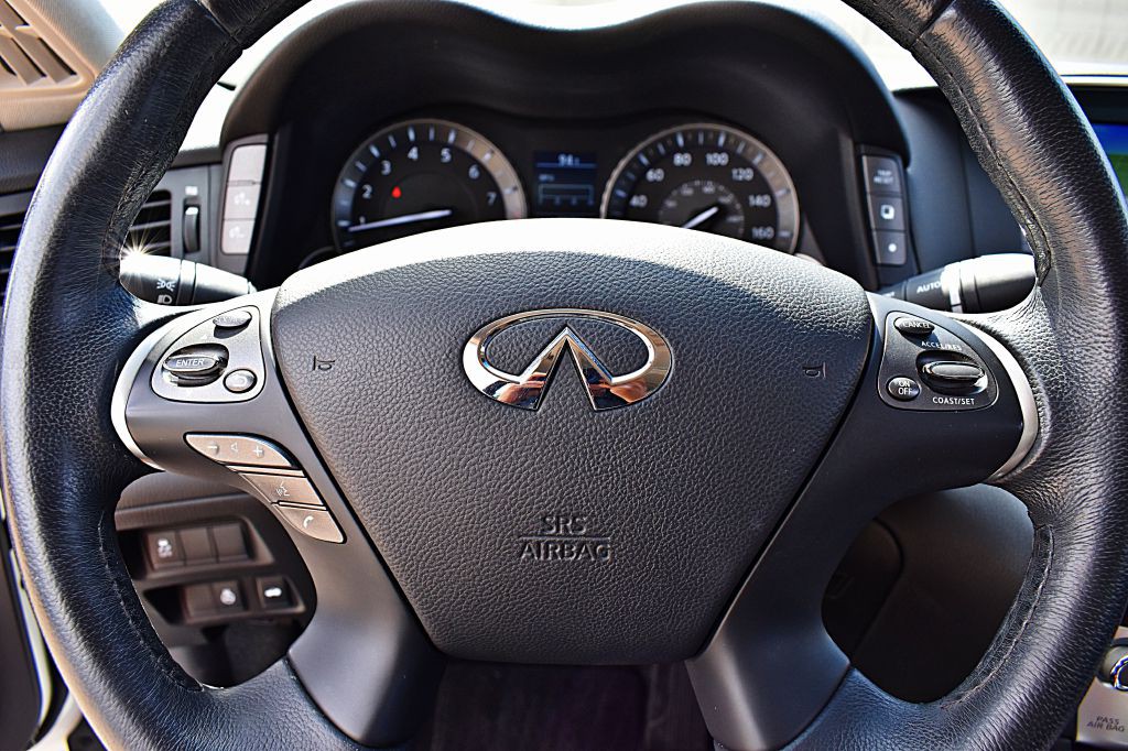 2018 INFINITI Q70 Image 39