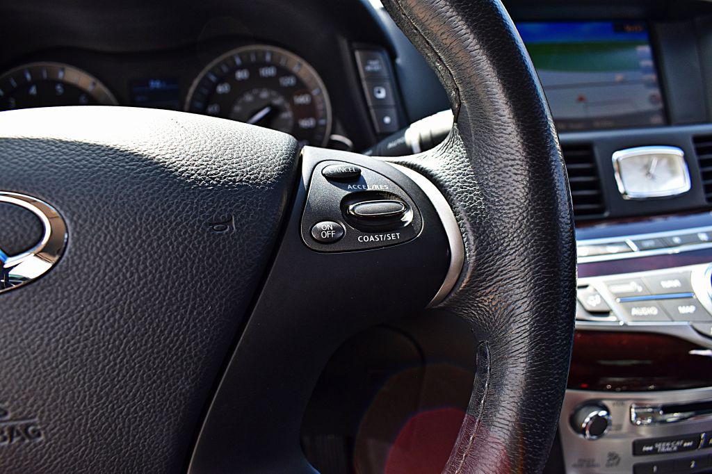 2018 INFINITI Q70 Image 41