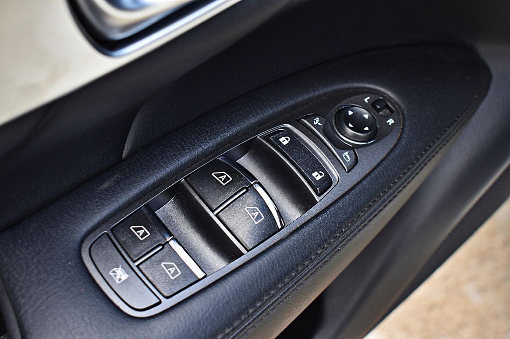 2018 INFINITI Q70 Image 45